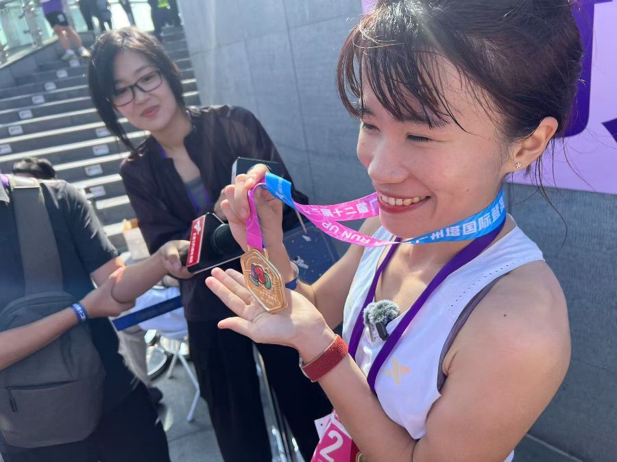 熊静茹女士 熊静茹女士